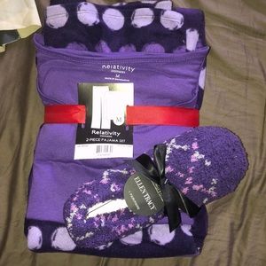 Pajama set with a pair of slippers women’s medium